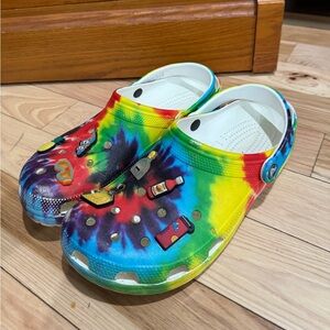 Tie dye crocs W12/M10